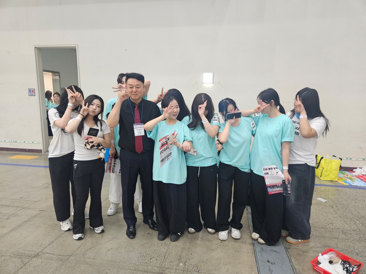 휴일에도 멈추지 않는 열정 이미지