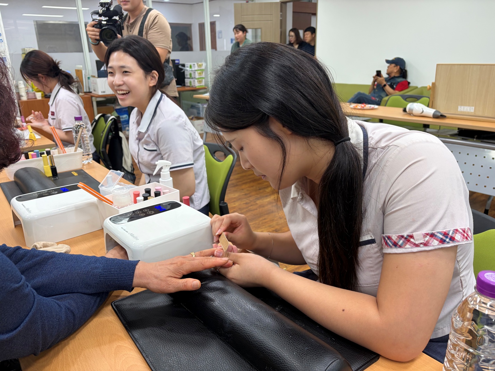 재능을 나누고 사랑을 전하는 뷰티아트과 이미지