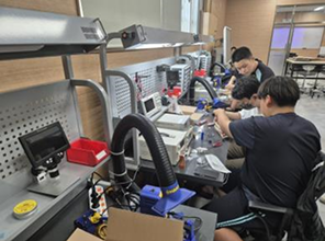 중학생 대상 진로체험 프로그램 중인 이미지