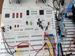 시각디자인과실습 수업중인 이미지