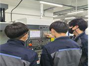 도제교육 실습중인 이미지