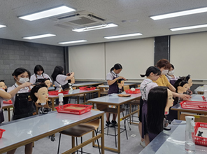 헤어 미용 실습(뷰티아트과) 이미지