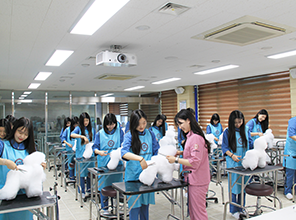 심폐소생술 실습 이미지