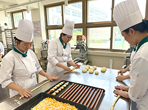 제빵 실습(관광조리과) 이미지